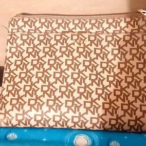 Purse dkny perfect condition